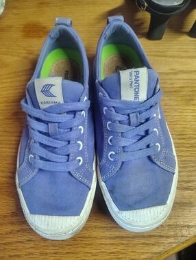 Cariuma Kids Purple Canvas Sneakers - Pantone Collaboration